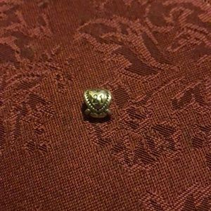 Pandora charm .. heart 21